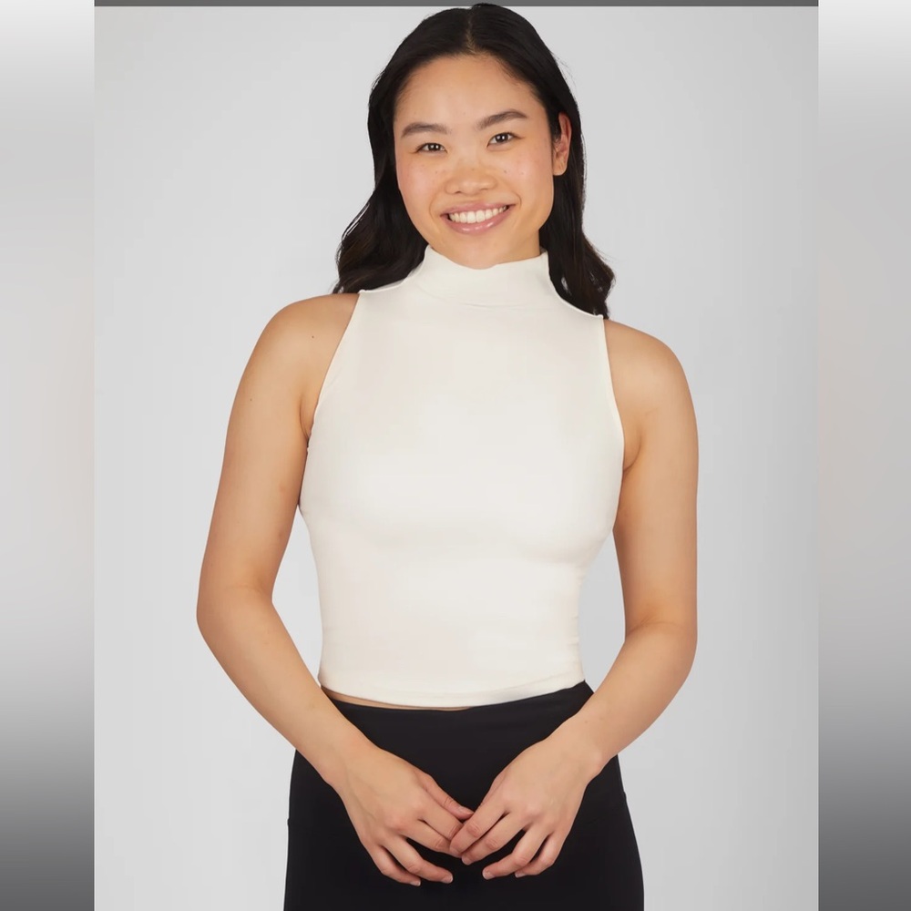 Yogalicious Sleeveless Zenly Evelyn Crop Top Mock Neck Tank